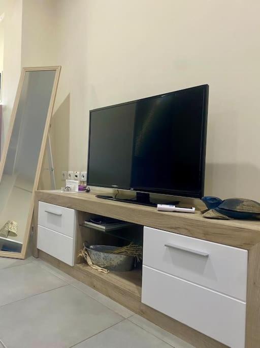 Cozy Apartment Near To The Airport Kouvaras Экстерьер фото